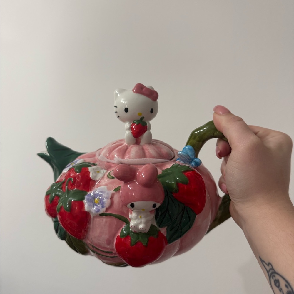 Hello Kitty Strawberry Teapot